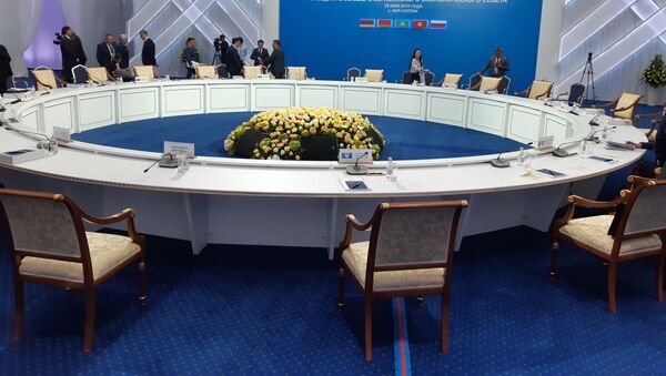 Подготовка к расширенному заседанию ВЕЭС во Дворце Независимости - Sputnik Казахстан