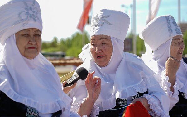 Этнофестиваль собрал участников фольклорных ансамблей, которые хорошо разбираются в традиционной музыке - Sputnik Казахстан
