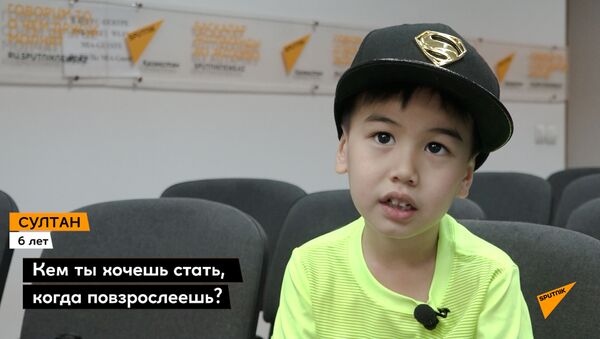 Двести тенге или миллион? Дети отвечают, сколько должны зарабатывать взрослые – забавное видео - Sputnik Казахстан