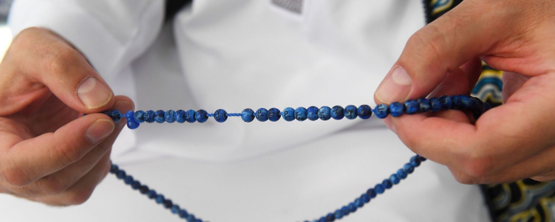 Верующий перед намазом  - Sputnik Қазақстан, 1920, 30.09.2023