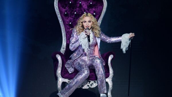 Певица Мадонна во время выступления на 2016 Billboard Music Awards - Sputnik Казахстан