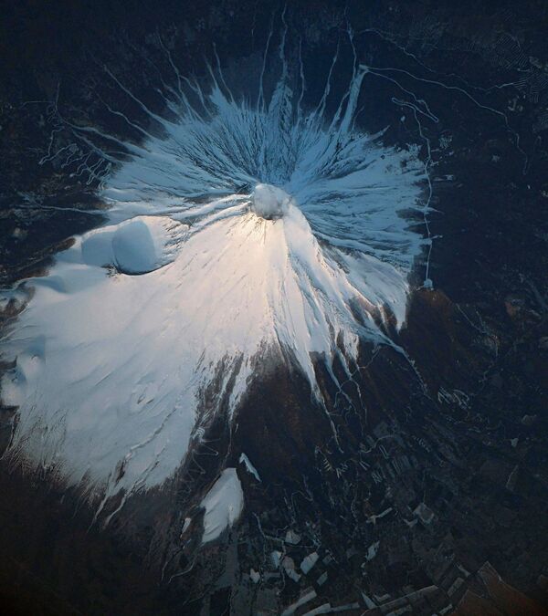 Вулкан Фудзияма с борта Международной космической станции - Sputnik Казахстан