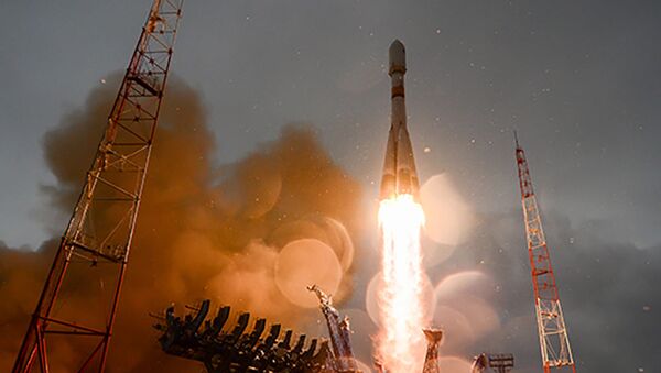 Пуск ракеты космического назначения среднего класса Союз-2.1Б с российским навигационным космическим аппаратом Глонасс-М с космодрома Плесецк - Sputnik Казахстан
