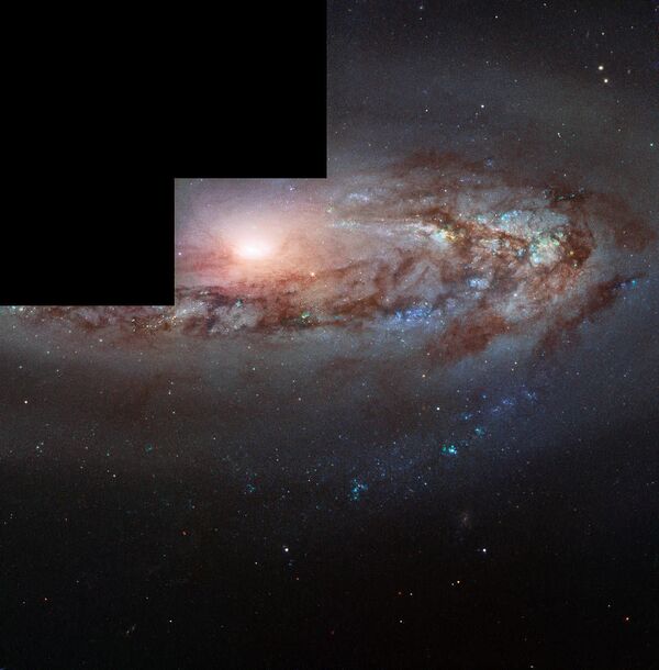 Снимок спиральной галактики Messier 90, совмещенный из трех снимков, полученных при помощи телескопа Hubble - Sputnik Казахстан