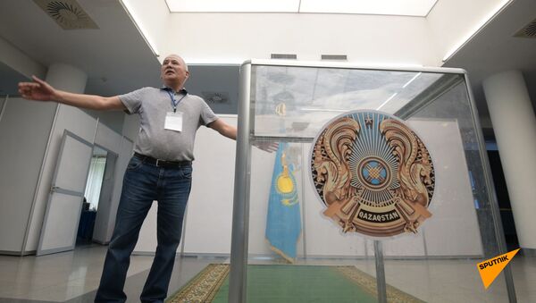 Иностранные журналисты посетили избирательный участок в столице - видео - Sputnik Казахстан