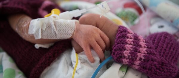 Новорожденный в отделении реанимации, архивное фото - Sputnik Казахстан