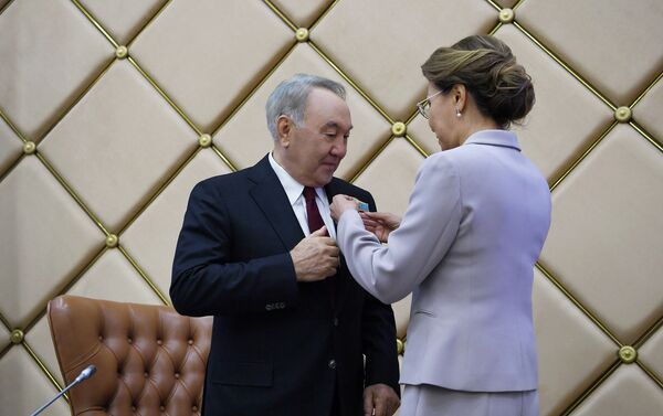 Нурсултану Назарбаеву присвоен статус «Почетный сенатор» - Sputnik Казахстан