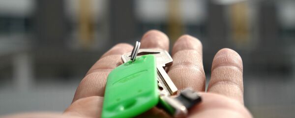 Ключи в руках, иллюстративное фото - Sputnik Казахстан