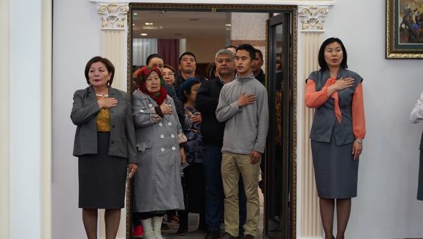Выборы президента РК 2019: избирательные участки начали свою работу с исполнения гимна - Sputnik Казахстан