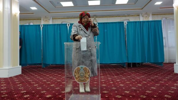 Ханшайым Кулжанкызы первой проголосовала на выборах  - Sputnik Казахстан