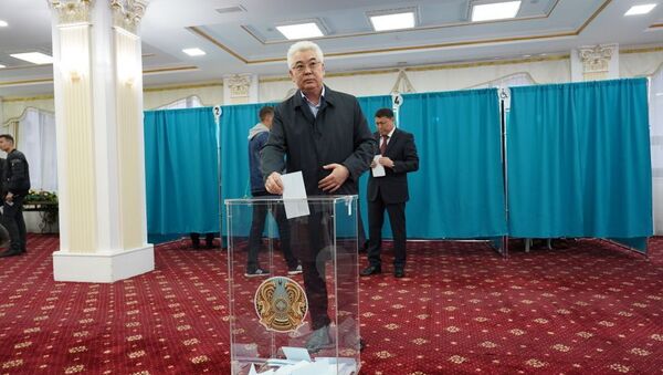 Министр иностранных дел Казахстана Бейбут Атамкулов проголосовал на выборах президента РК - Sputnik Казахстан