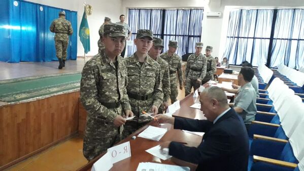 Военнослужащие Казахстана проголосовали на выборах президента - Sputnik Казахстан