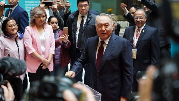 Первый президент Казахстана Нурсултан Назарбаев проголосовал на 58 избирательном участке в Нур-Султане - Sputnik Қазақстан