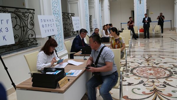 Избиратели в посольстве Казахстана в России - Sputnik Казахстан