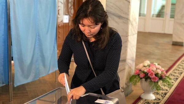 Актриса Самал Еслямова проголосовала на выборах президента Казахстана в Петропавловске - Sputnik Казахстан