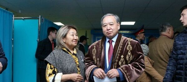 Садыбек Тугел проголосовал на выборах Садыбек Тугел проголосовал на выборах - Sputnik Казахстан
