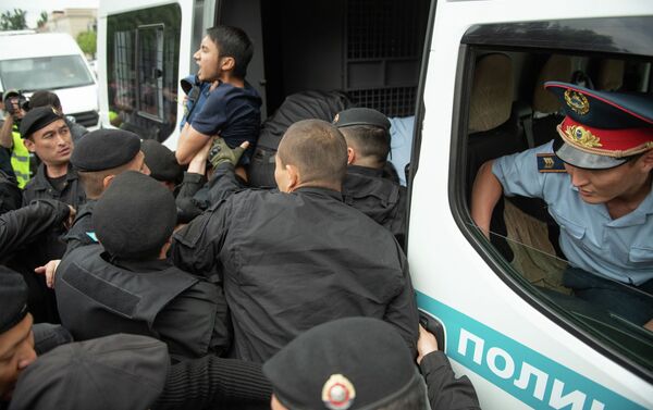 Задержания в Алматы во время митинга - Sputnik Казахстан