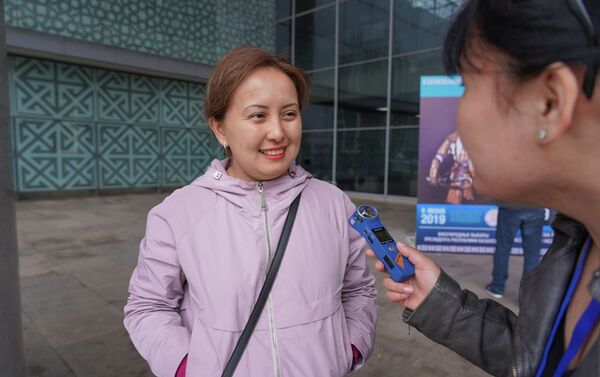 Житель Нур-Султана Асель на выборах - Sputnik Казахстан