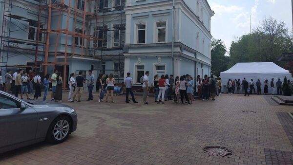 Казахстанцы голосуют в посольстве - Sputnik Казахстан