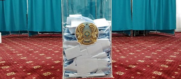 Урна с бюллетенями на избирательном участке. Выборы президента Казахстана - 2019 Урна с бюллетенями на избирательном участке. Выборы президента Казахстана - 2019 - Sputnik Казахстан