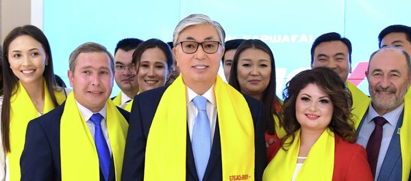 Касым-Жомарт Токаев встретил результаты Exit poll со своим штабом в Nur Otan Касым-Жомарт Токаев встретил результаты Exit poll со своим штабом в Nur Otan - Sputnik Казахстан