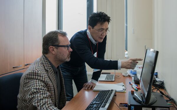 Главный внештатный неонатолог Минздрава Казахстана Бектурган Карин и его литовский коллега, консультант ВОЗ по неонатологии Аудрюс Мачулявичус Главный внештатный неонатолог Минздрава Казахстана Бектурган Карин и его литовский коллега, консультант ВОЗ по неонатологии Аудрюс Мачулявичус - Sputnik Казахстан