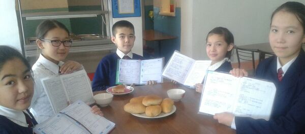 Ученики в столовой - Sputnik Казахстан