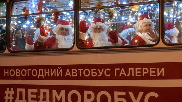 Новогодний автобус с Дедами Морозами, архивное фото - Sputnik Казахстан
