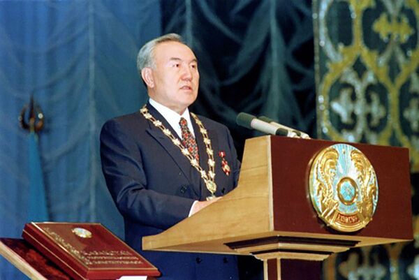 Третья инаугурация состоялась во Дворце Акорда 11 января 2006 года. По итогам президентских выборов 4 декабря 2005 года Президент Казахстана набрал 91,15% голосов. - Sputnik Қазақстан