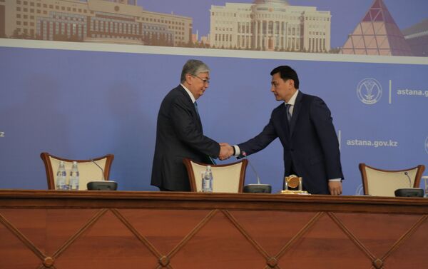 Президент Казахстана Касым-Жомарт Токаев представил нового руководителя столицы активу города - Sputnik Казахстан
