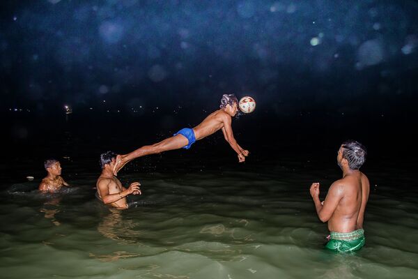 Аянавил Сил, Индия. Решающий момент в матче по водному поло. Спорт/Одиночные фотографии - Sputnik Казахстан