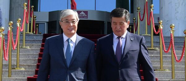 Президент Казахстана Касым-Жомарт Токаев  с президентом Кыргызской Республики Сооронбаем Жээнбековым - Sputnik Казахстан