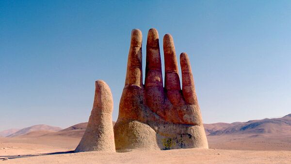 Рука пустыни, скульптура в пустыне Атакама - Sputnik Казахстан