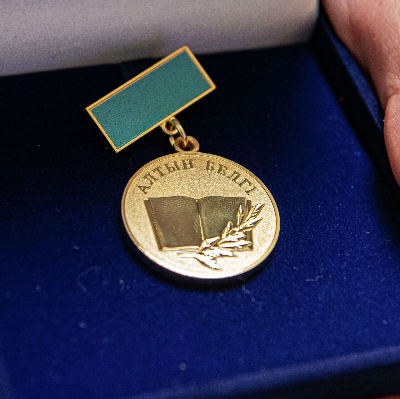 Ересек әйелдердің жас жігіттермен жыныстық қатынасқа түсуінің видеосы Порнодағы полиция формасын киген қыздар