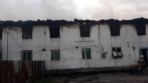 Двухэтажное общежитие сгорело в Алатауском районе - Sputnik Казахстан