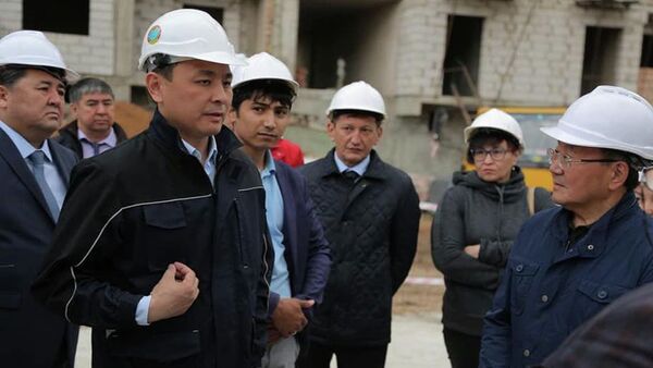 Аким Нур-Султана Алтай Кульгинов побывал на месте строительства замороженных новостроек - Sputnik Казахстан
