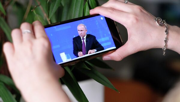 Трансляция прямой линии с президентом России Владимиром Путиным - Sputnik Казахстан