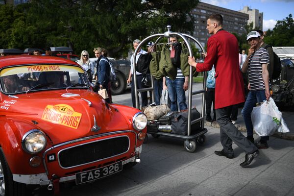 Автомобиль Morris Minor (1959 г.), участвующий в международном ралли на старинных автомобилях Пекин - Париж 2019 - Sputnik Казахстан