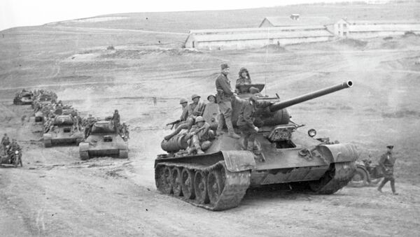 Великая Отечественная война. 22 июня 1941 - 9 мая 1945 гг. Танки на марше - Sputnik Казахстан