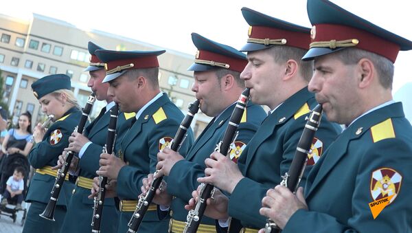 Лучшие военные оркестры Казахстана, Монголии и России участвуют в фестивале духовых инструментов - видео - Sputnik Казахстан