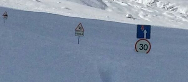 Снежная лавина сошла на автодорогу Алматы - БАО - Sputnik Қазақстан