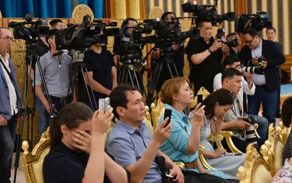 СМИ на присуждении премий, вручении грантов и объявлений благодарности президента Республики Казахстан в области средств массовой информации - Sputnik Казахстан