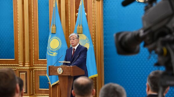 Президент Казахстана Касым-Жомарт Токаев поздравляет представителей СМИ накануне профессионального праздника - Sputnik Казахстан