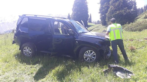 Внедорожник сорвался с обрыва в районе Большого Алматинского озера - фото - Sputnik Казахстан