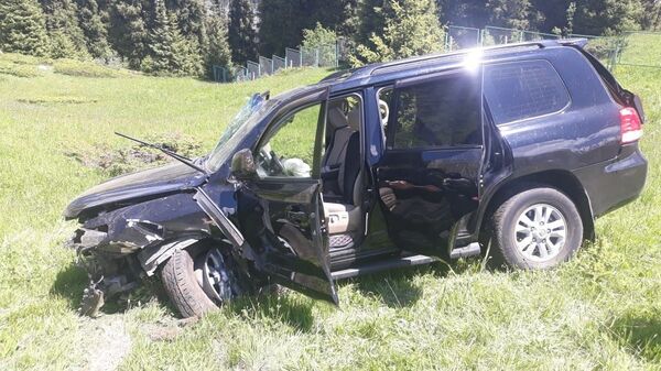 Внедорожник сорвался с обрыва в районе Большого Алматинского озера - фото - Sputnik Казахстан