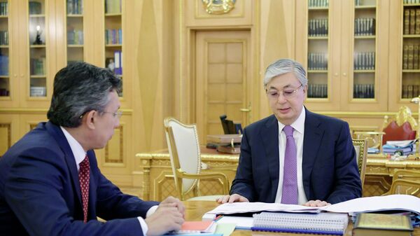 Президент Казахстана Касым-Жомарт Токаев и министр торговли и интеграции Бахыт Султанов - Sputnik Казахстан
