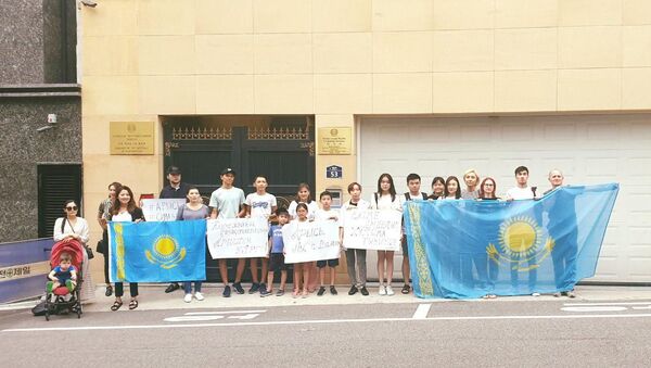 Казахстанская диаспора в  Сеуле провела акцию в поддержку пострадавших в Арыси - Sputnik Казахстан