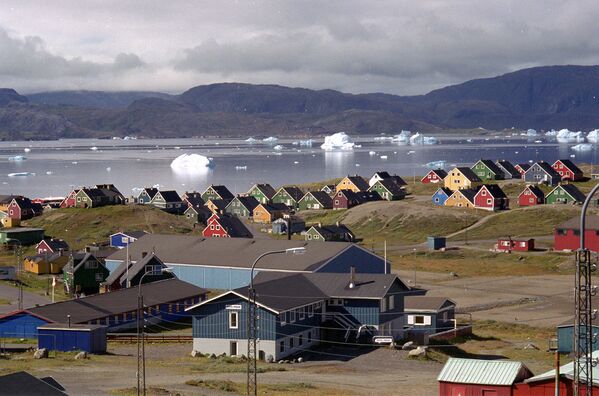 Гигантские айсберги во фьорде в Нарсаке, южная Гренландия - Sputnik Казахстан