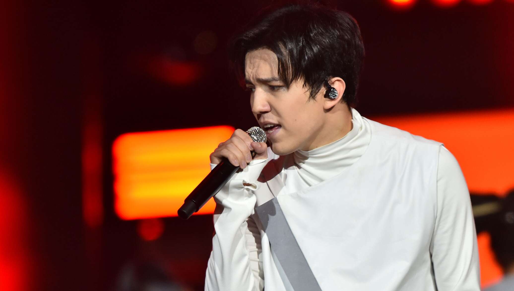 димаш на шоу талантов. димаш кудайбергенов i am a singer 2017. димаш на мтв в америке. димаш кудайбергенов сингер. димаш и саша холостяк.