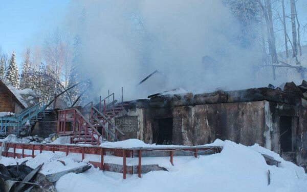 Пожар на территории базы отдыха Алтайские Альпы - Sputnik Казахстан